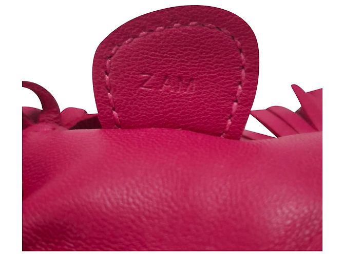 Charm Rodeo PM da Hermès em couro rosa - vista 3