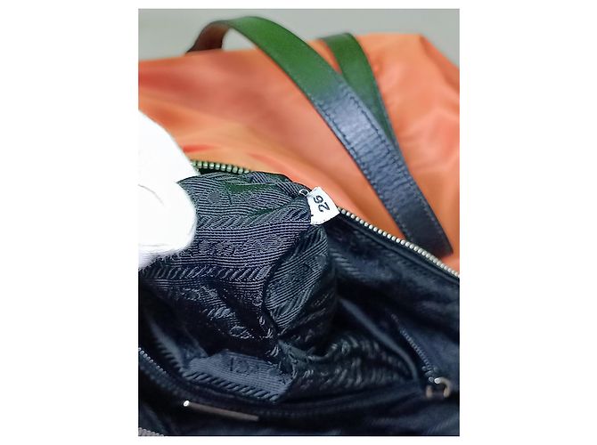Borsa Prada arancione in nylon e pelle - vista 18