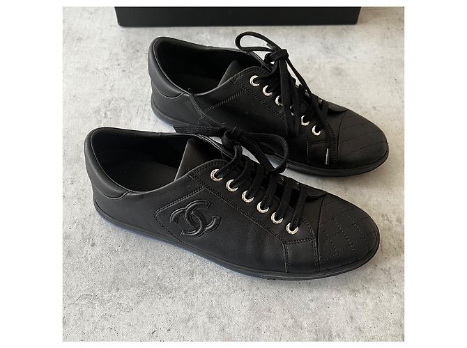 Sneaker Chanel in pelle di vitello nera con logo CC Nero - vista 4