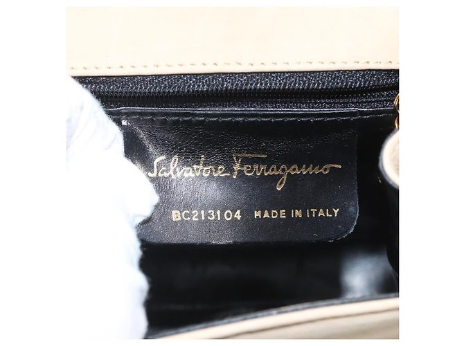 Borsa a mano Salvatore Ferragamo in suede beige oro Auth hk2342 D'oro - vista 16