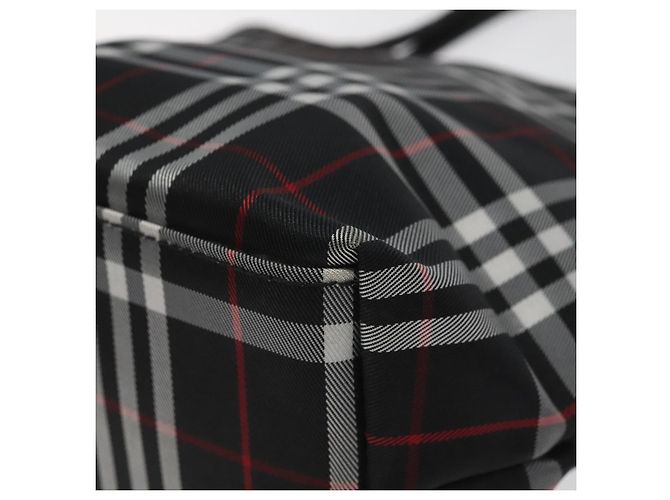 Bolso de mano de nylon negro con estampado Nova Check de BURBERRY Auth hk2393 - vista 12