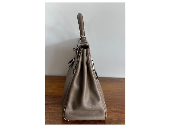 Hermès Kelly Lakis 35 in pelle Swift color Etoupe Grigio - vista 5