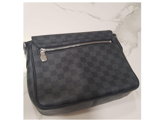 Borsa a spalla Louis Vuitton Messenger District PM Damier Graphite Grigio - vista 10