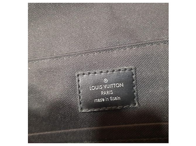 Borsa a spalla Louis Vuitton Messenger District PM Damier Graphite Grigio - vista 12