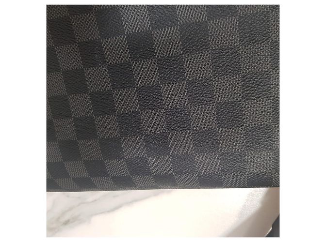 Borsa a spalla Louis Vuitton Messenger District PM Damier Graphite Grigio - vista 15