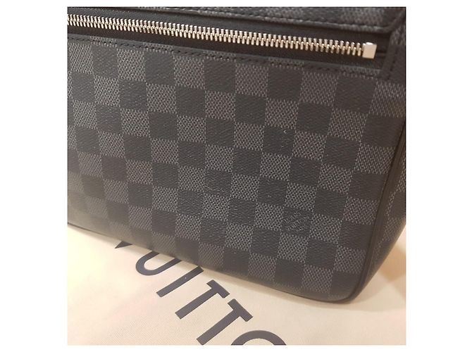 Borsa a spalla Louis Vuitton Messenger District PM Damier Graphite Grigio - vista 6