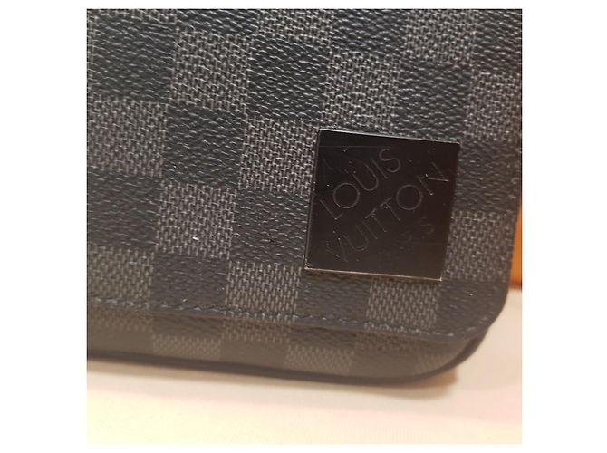 Borsa a spalla Louis Vuitton Messenger District PM Damier Graphite Grigio - vista 8