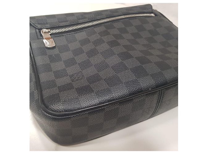 Borsa a spalla Louis Vuitton Messenger District PM Damier Graphite Grigio - vista 9