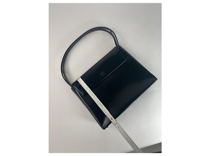Vintage Givenchy 4G Handtasche aus Lackleder schwarz - Ansicht 8