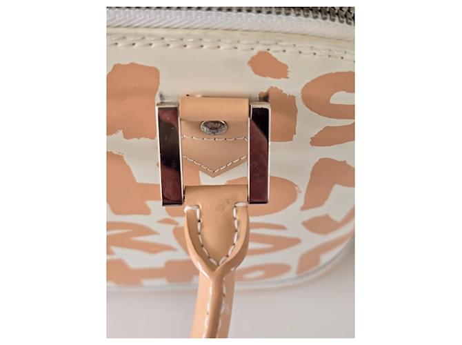 Louis Vuitton Alma Graffiti Beige - vista 17