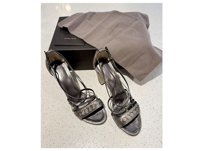 Bottega Veneta Sandali con tacco argento con design intrecciato - vista 2