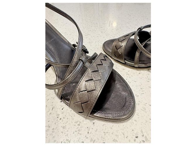 Bottega Veneta Sandali con tacco argento con design intrecciato - vista 5