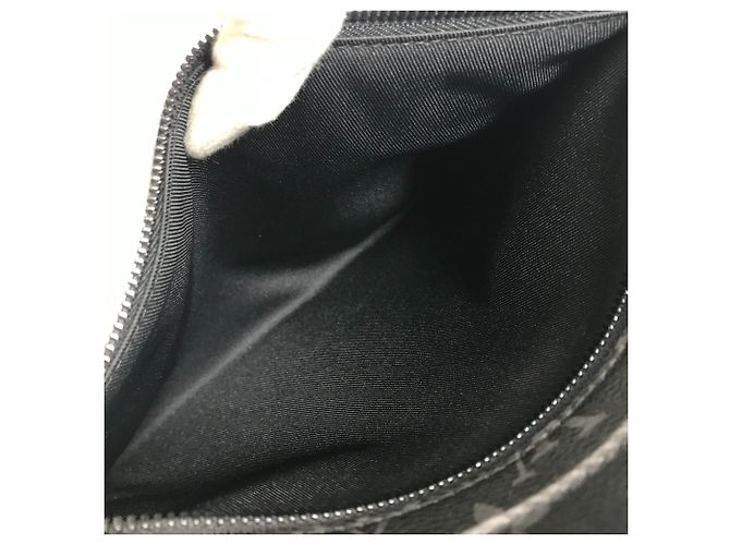 Borsa Pochette Cosmos in Glaze Monogram Eclipse di Louis Vuitton Nero - vista 12