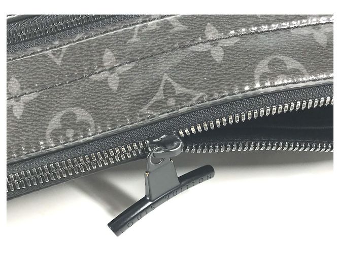 Borsa Pochette Cosmos in Glaze Monogram Eclipse di Louis Vuitton Nero - vista 7