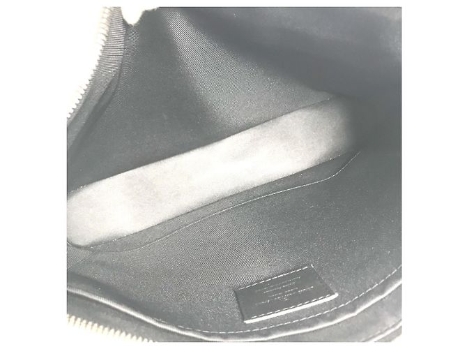 Borsa Pochette Cosmos in Glaze Monogram Eclipse di Louis Vuitton Nero - vista 8