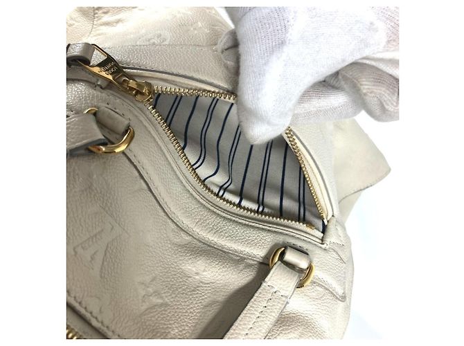 Louis Vuitton Monogram Empreinte Lumineuse PM Tote Bag White - view 17