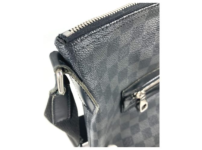 Borsa a Spalla Louis Vuitton Damier Graphite Mick GM Nero - vista 11
