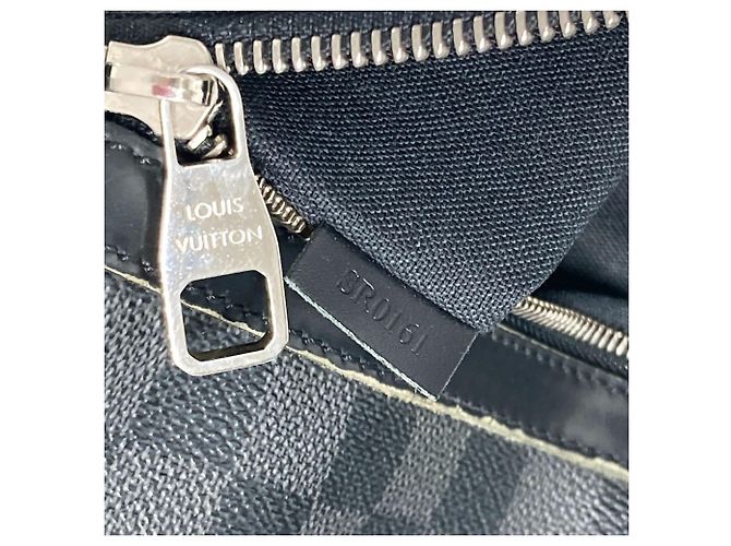 Borsa a Spalla Louis Vuitton Damier Graphite Mick GM Nero - vista 17
