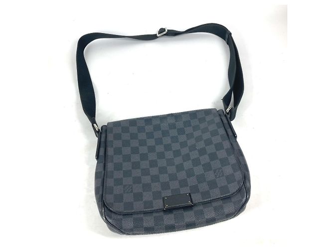 Borsa a tracolla District PM Damier Graphite di Louis Vuitton Nero - vista 10