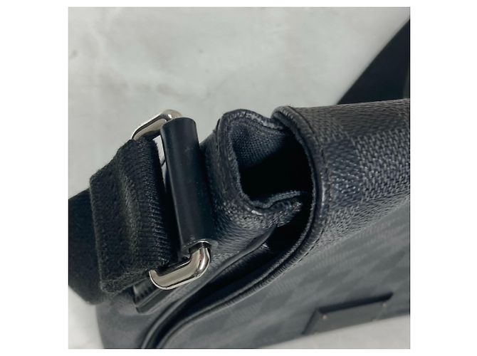 Borsa a tracolla District PM Damier Graphite di Louis Vuitton Nero - vista 12