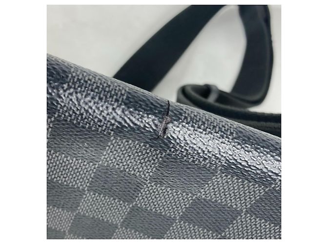 Borsa a tracolla District PM Damier Graphite di Louis Vuitton Nero - vista 13