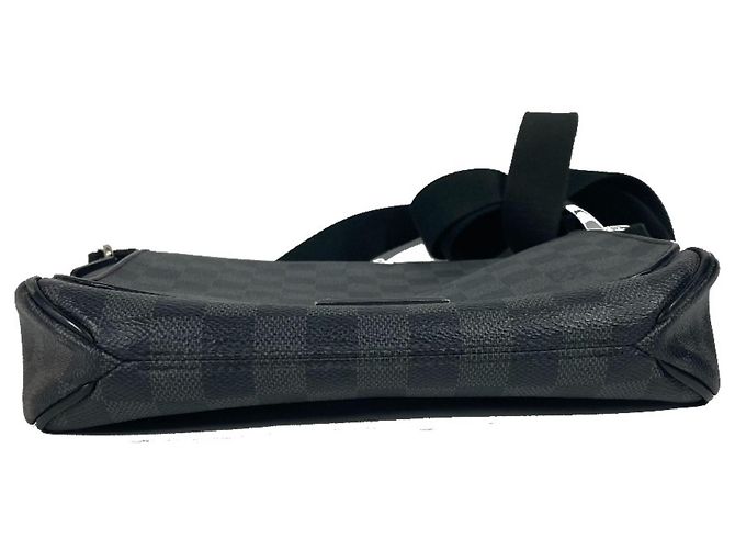 Borsa a tracolla District PM Damier Graphite di Louis Vuitton Nero - vista 5