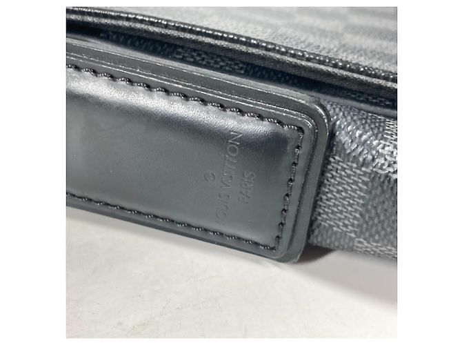 Borsa a tracolla District PM Damier Graphite di Louis Vuitton Nero - vista 9