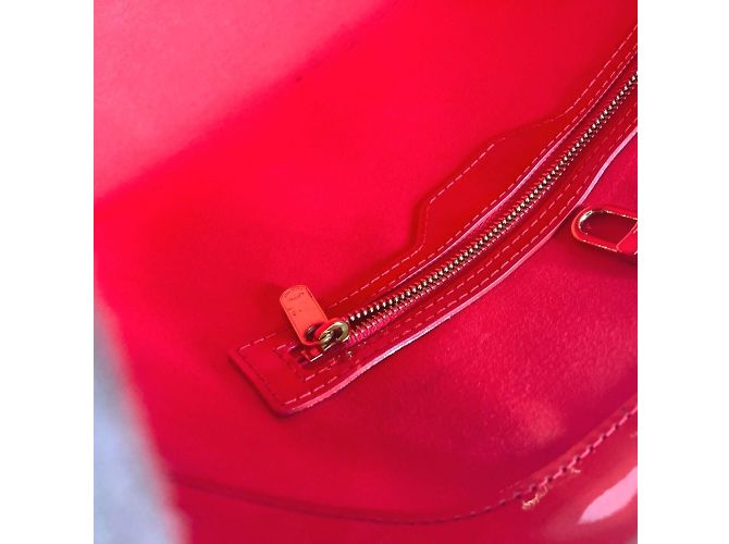 Borsa a tracolla Louis Vuitton Monogram Vernis Avalon MM Rosso - vista 14