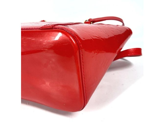 Borsa a tracolla Louis Vuitton Monogram Vernis Avalon MM Rosso - vista 3