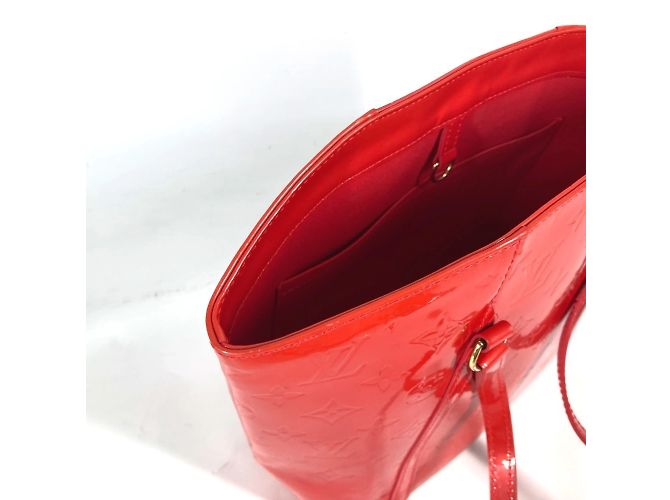 Borsa a tracolla Louis Vuitton Monogram Vernis Avalon MM Rosso - vista 8