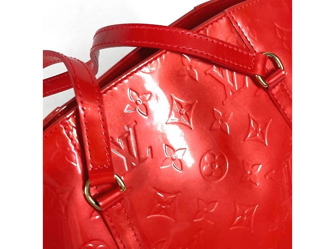 Borsa a tracolla Louis Vuitton Monogram Vernis Avalon MM Rosso - vista 9