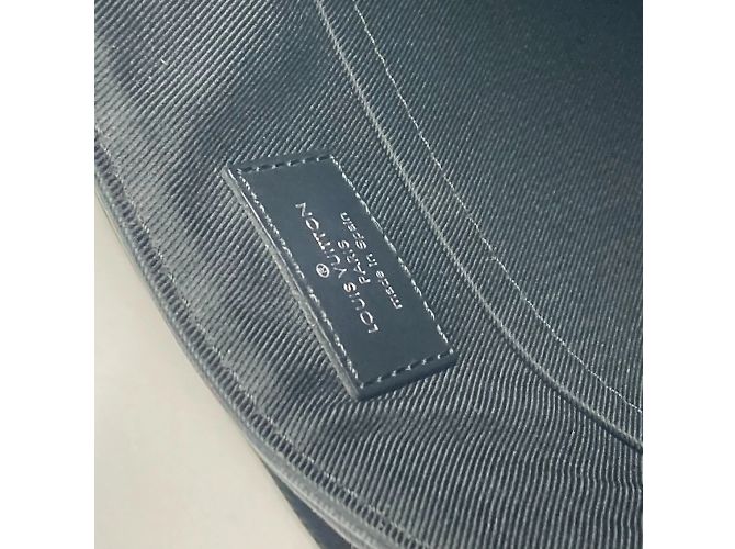 Borsa a tracolla Louis Vuitton Damier Graphite District PM NM Nero - vista 11