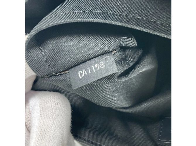 Borsa a tracolla Louis Vuitton Damier Graphite District PM NM Nero - vista 13