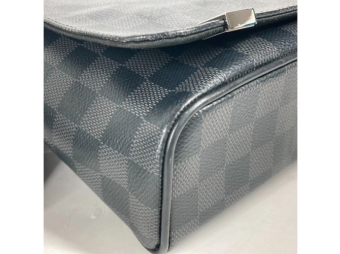 Borsa a tracolla Louis Vuitton Damier Graphite District PM NM Nero - vista 7