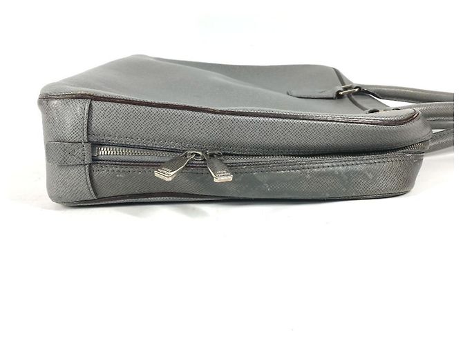 Borsa Louis Vuitton Taiga Neo Igor Marrone - vista 3