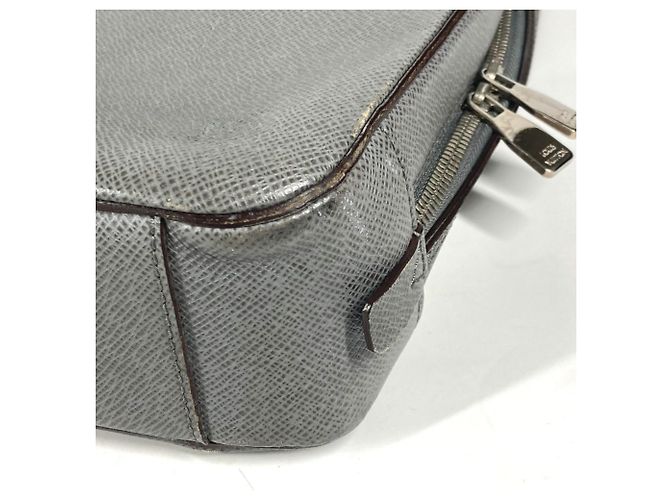 Borsa Louis Vuitton Taiga Neo Igor Marrone - vista 6
