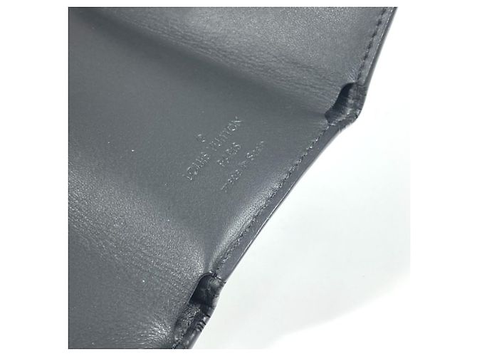 Billetera compacta Discovery Monogram Shadow Louis Vuitton Negro - vista 9