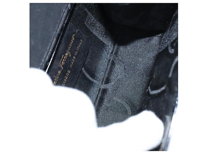 Borsa a spalla Vala Chain di Salvatore Ferragamo in smalto nero e oro Auth hk2388 D'oro - vista 11