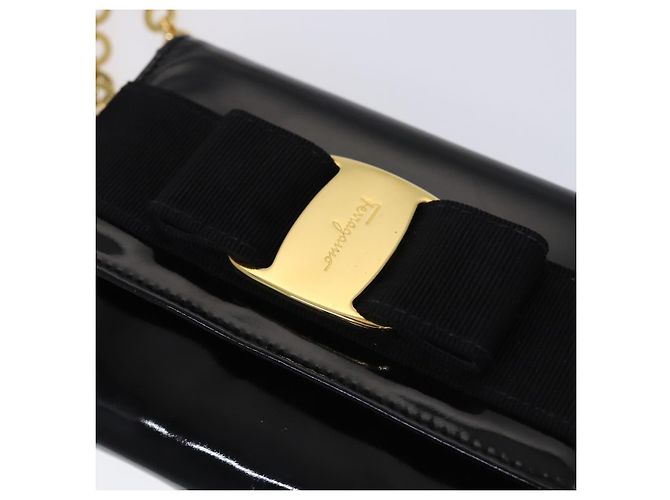 Borsa a spalla Vala Chain di Salvatore Ferragamo in smalto nero e oro Auth hk2388 D'oro - vista 17