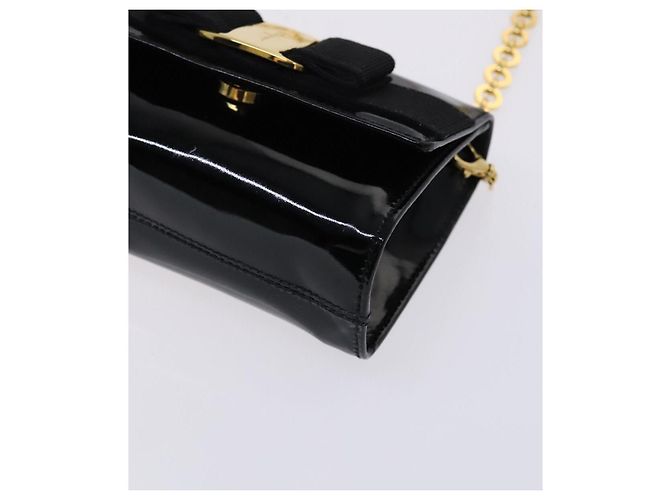 Borsa a spalla Vala Chain di Salvatore Ferragamo in smalto nero e oro Auth hk2388 D'oro - vista 9