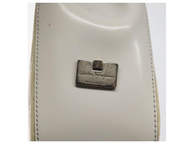 Borsa a spalla in pelle beige Salvatore Ferragamo Auth ac3690 - vista 10