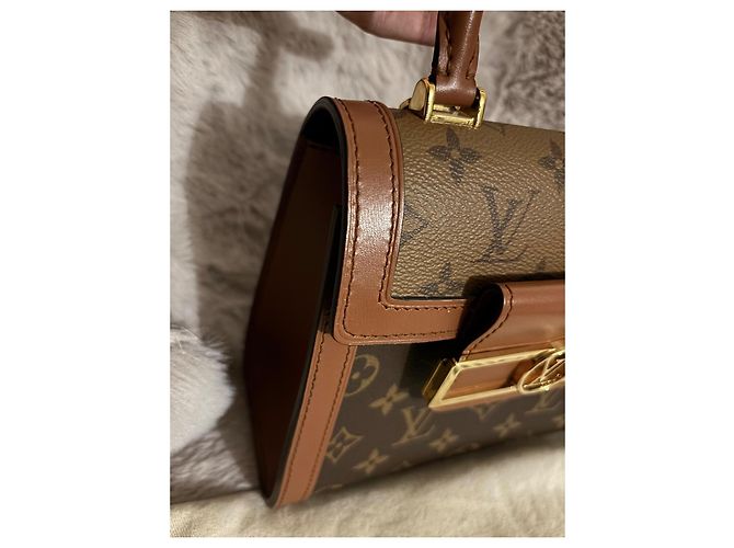 Louis Vuitton Dauphine Capital Marrone - vista 3