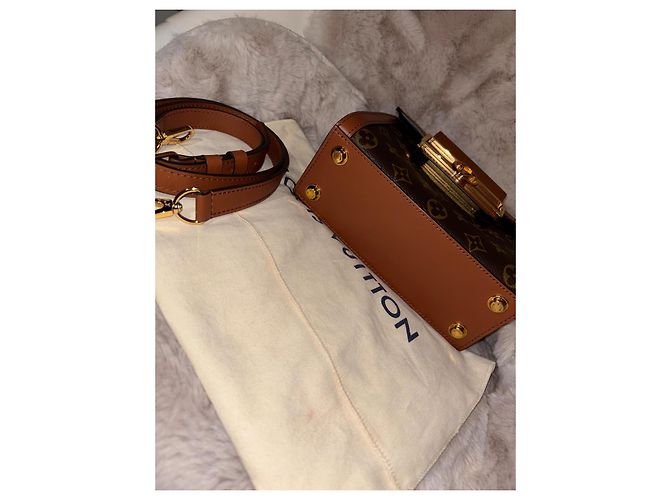 Louis Vuitton Dauphine Capital Marrone - vista 8