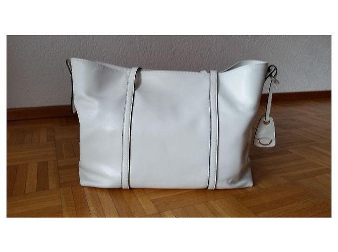 MIU MIU BORSA SHOPPING GRACE LUX IN PELLE. Bianco - vista 3