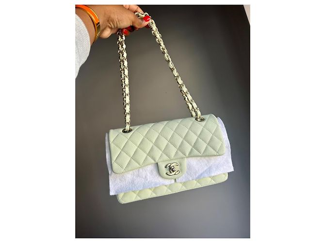 Timeless Chanel Classic 11.12 Borsa a mano in pelle acquamarina Verde chiaro - vista 2