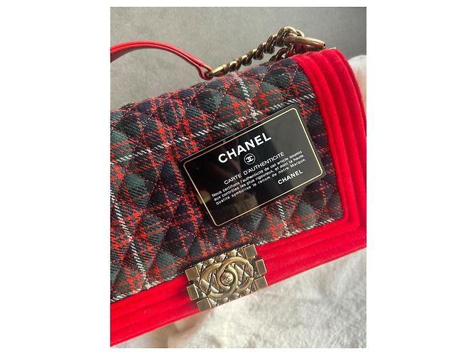 Borsa Chanel Boy Medium in velluto con finiture oro Gold hardware - vista 10