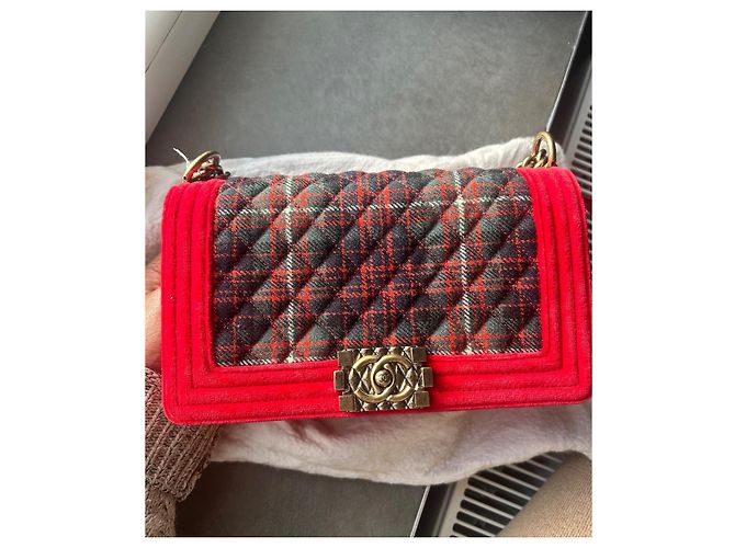Borsa Chanel Boy Medium in velluto con finiture oro Gold hardware - vista 13