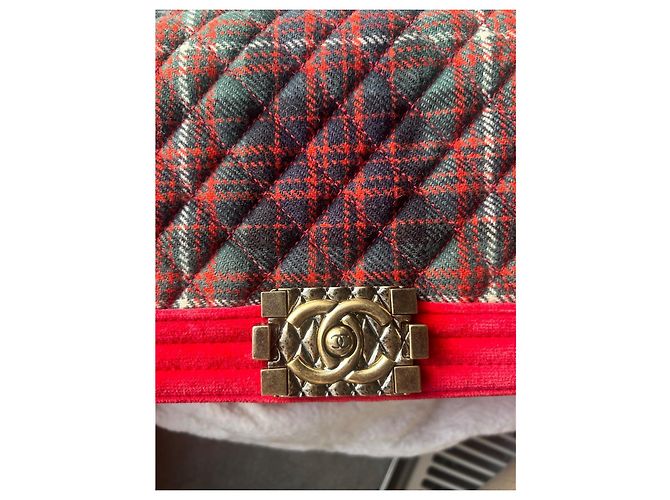 Borsa Chanel Boy Medium in velluto con finiture oro Gold hardware - vista 2