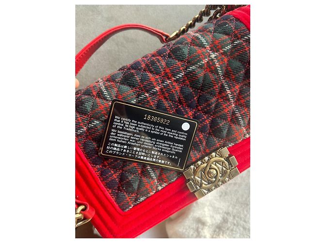 Borsa Chanel Boy Medium in velluto con finiture oro Gold hardware - vista 9