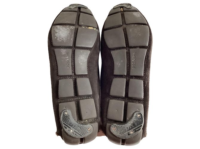 Mocassini Penny Driver in Suede Marrone con Logo Prada Rosso - vista 4